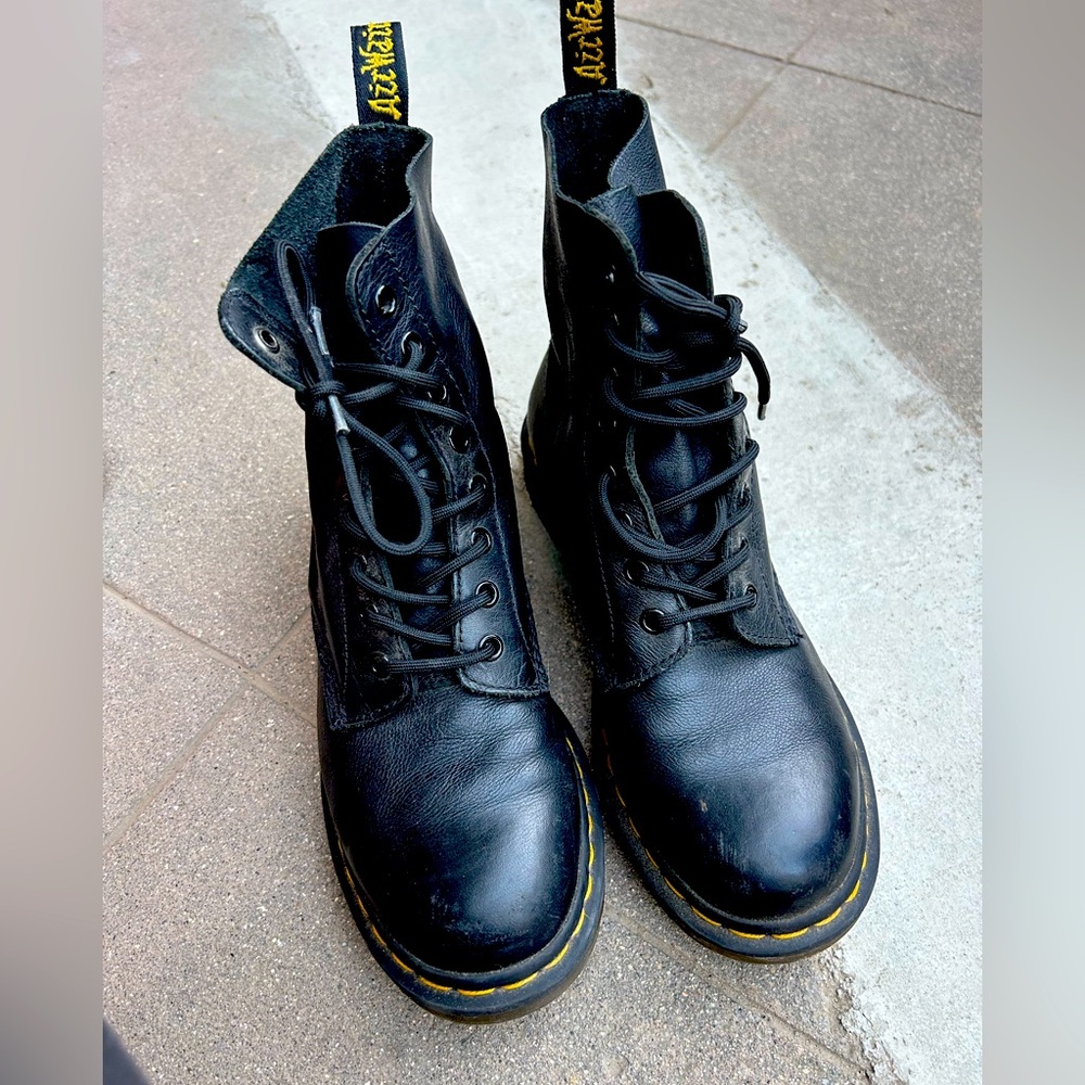 DR.MARTENS AIR CUSHION SOLE SIZE 9 genuine leather